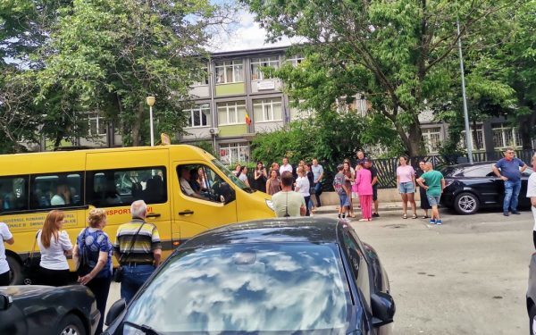 Școli prof: corigenți și ratați la evaluare, clase pline de probleme