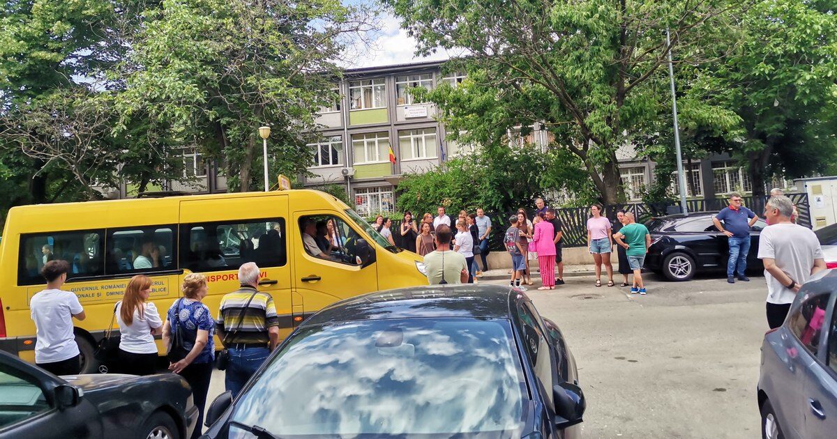 Școli prof: corigenți și ratați la evaluare, clase pline de probleme