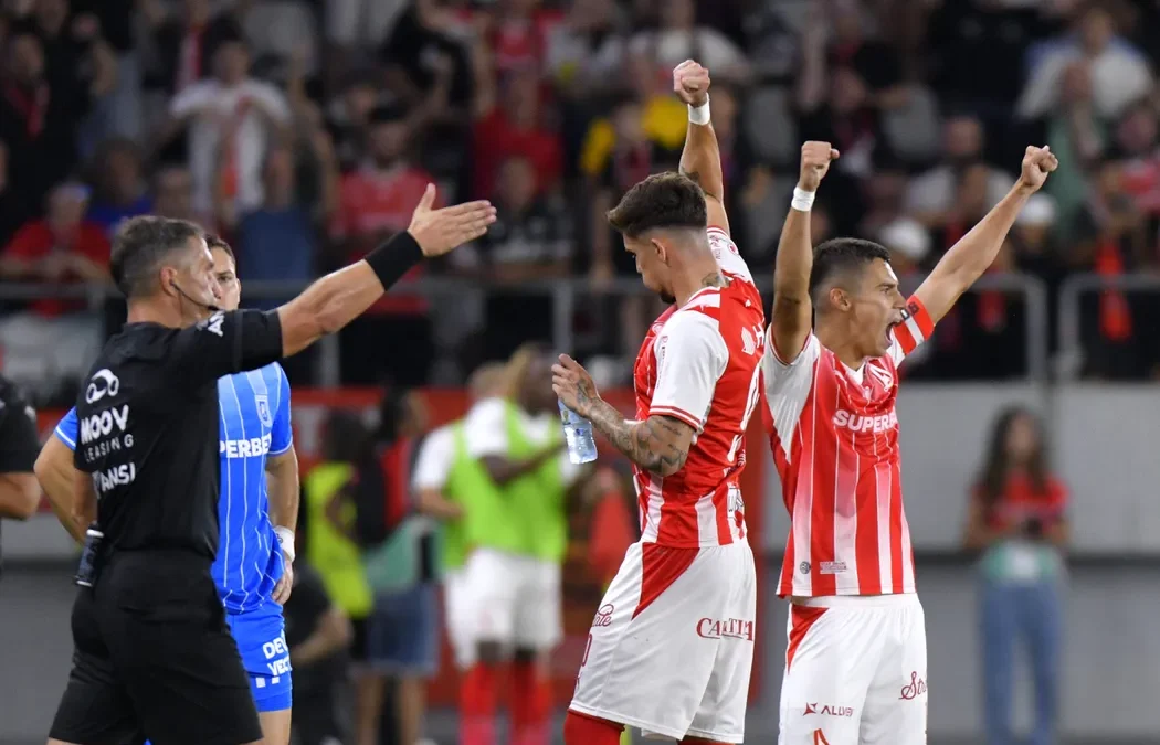 Dinamo humiliază campioana: 5-1 cu Craiova! Derby cu VAR