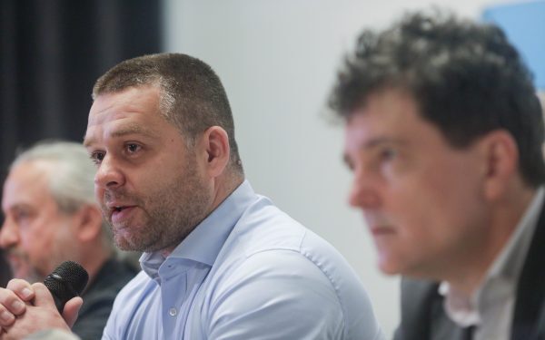 Un mega-stat la București pentru referendumul lui Nicușor Dan