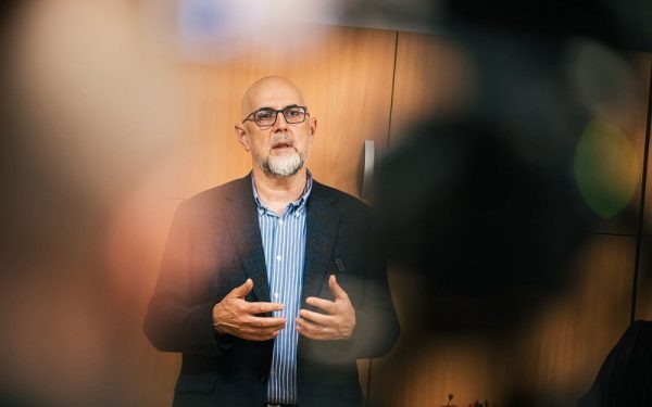 Avertisment politic: AUR profită de eșecurile coaliției Kelemen Hunor, președintele UDMR, a atras atenția asupra modului în care George Simion și formațiunea AUR exploatează fiecare greșeală a partidelor din fosta coaliție guvernamentală