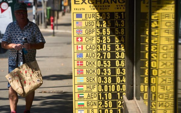 Valute căutate de români: Euro, lira turcească și lek albanez