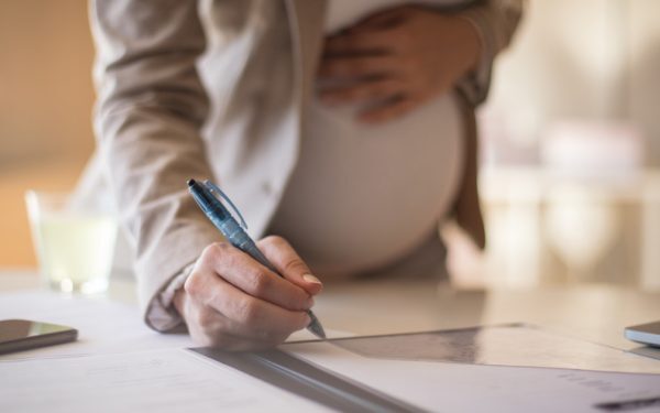Pensionare mai devreme: Câte mame pleacă acasă mai repede
