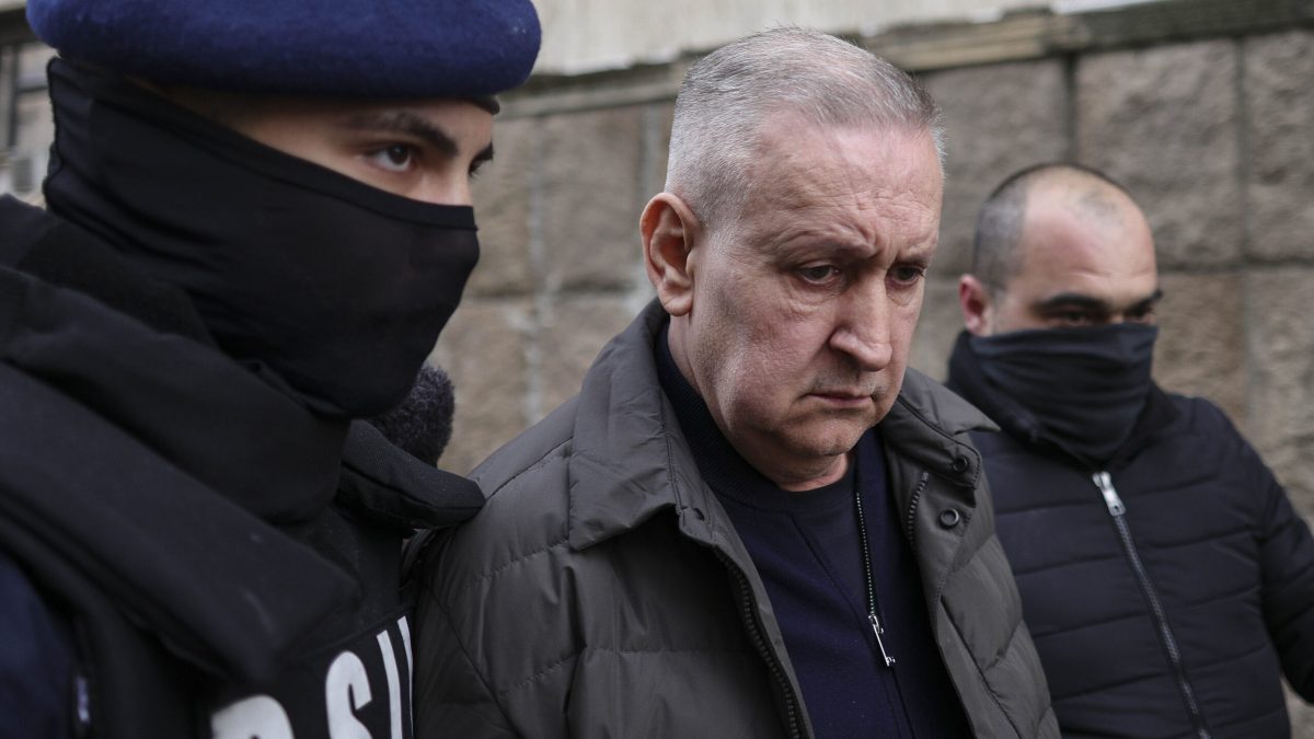 Șeful ARR, prins de DNA, rămâne după gratii la Cluj