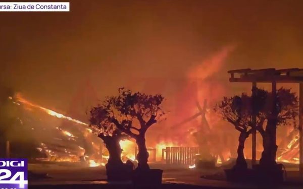 Mamaia: Două baruri din stațiune, FOC DE PURĂ ARS PE PLAJĂ