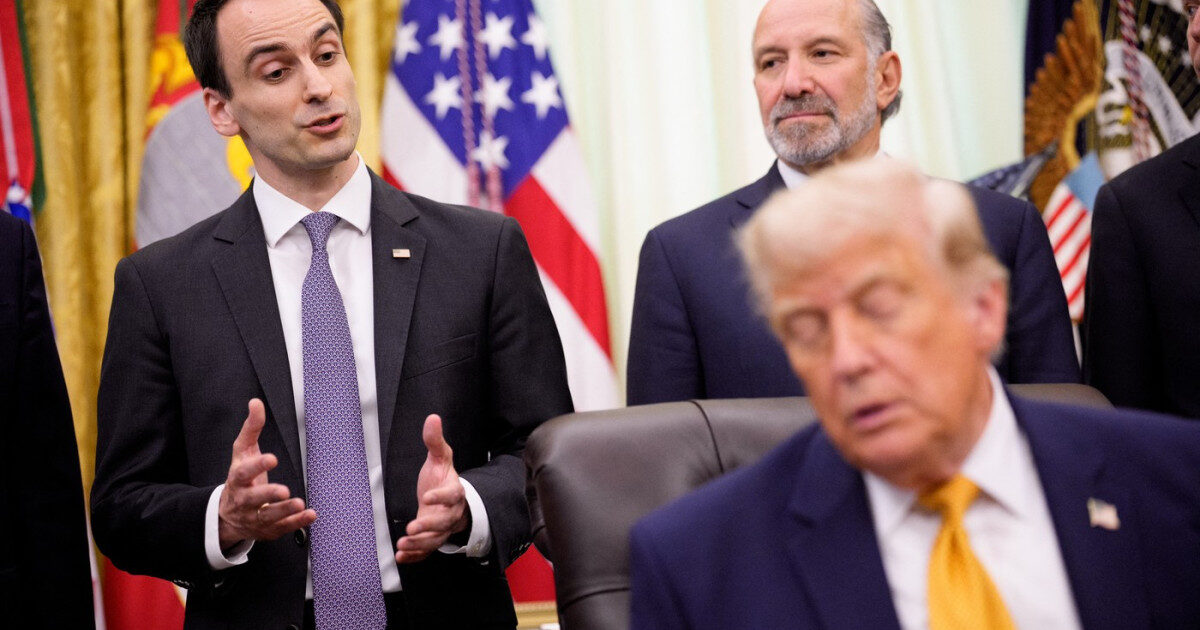 AI Chinezesc scindează Casa Albă: Dispută Trump