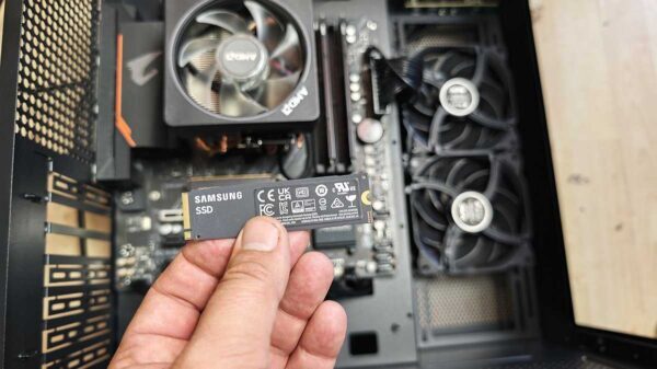 Samsung 990: SSD fulger, dar cu fițuri termice