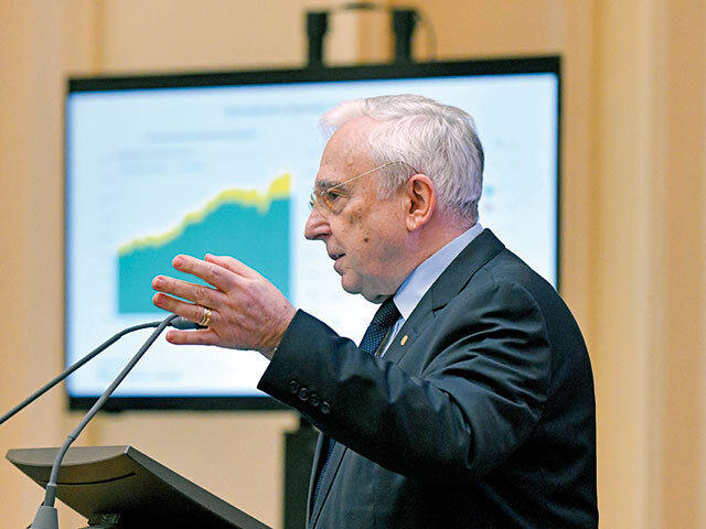 Isărescu: Dobânzi mai mici, probabil din 2027, economie stabilă