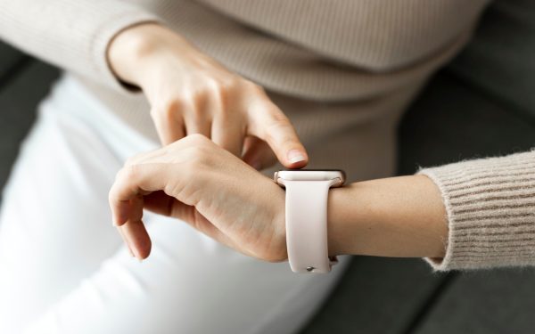 Ceas Apple a salvat două vieți: Mămică, 25 ani, salvată de o alarmă