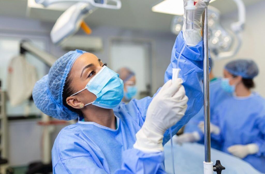 Salarii noi în Sănătate: De la medici la infirmiere, ce primesc angajații