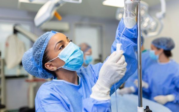 Salarii noi în Sănătate: De la medici la infirmiere, ce primesc angajații