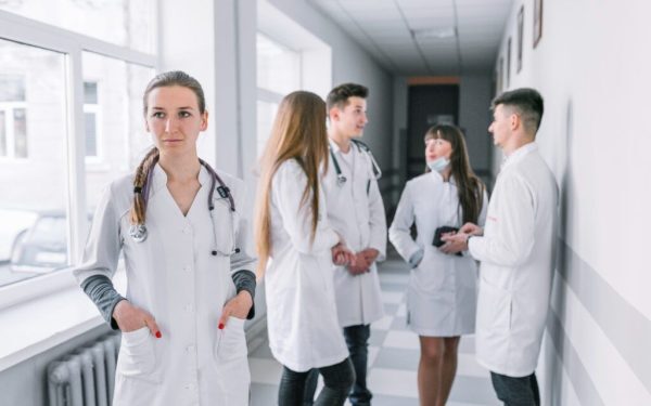 Medicii absolvenți, atenție: reguli noi la examenul de specialist din 2026