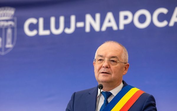 Miros pestilențial în Cluj. Boc cere oprirea îngrășămintelor: „Să nu se mai repete”