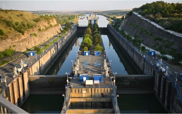 Cernavodă: Soluții noi pentru apa reactoarelor. Dragaj pe Dunăre