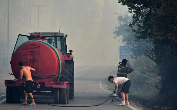 Incendiu la Siviri: Evacuare pe mare