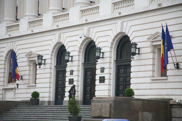 Dobânda la overnight, blocată la 5,63%