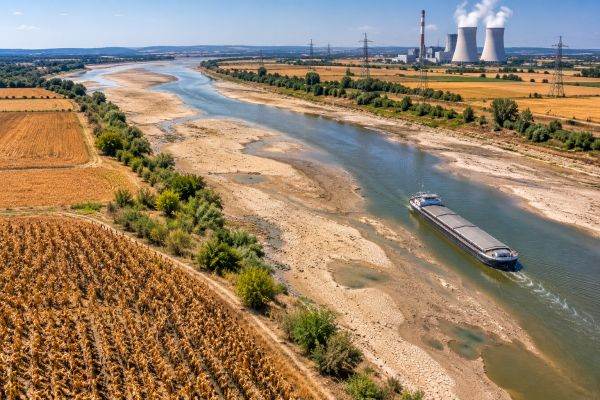 Canicula și seceta distrug Europa: -180 miliarde euro pierderi