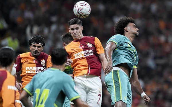 Galatasaray - Villarreal: Meci amical pe teren (56 caractere)