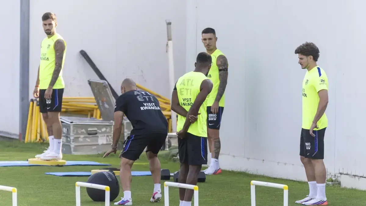 Simeone și Julian, discuție tactică înainte de antrenament