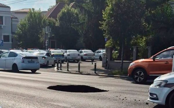 Bulevardul Eroilor, blocat de o surpare. Circulația, deviată