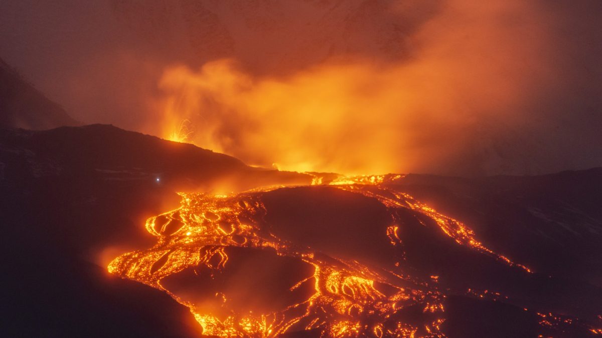 Etna blochează Catania: zboruri suspendate!