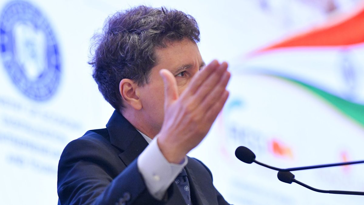 Nicușor Dan, apel către partide: Renunțați la electorale