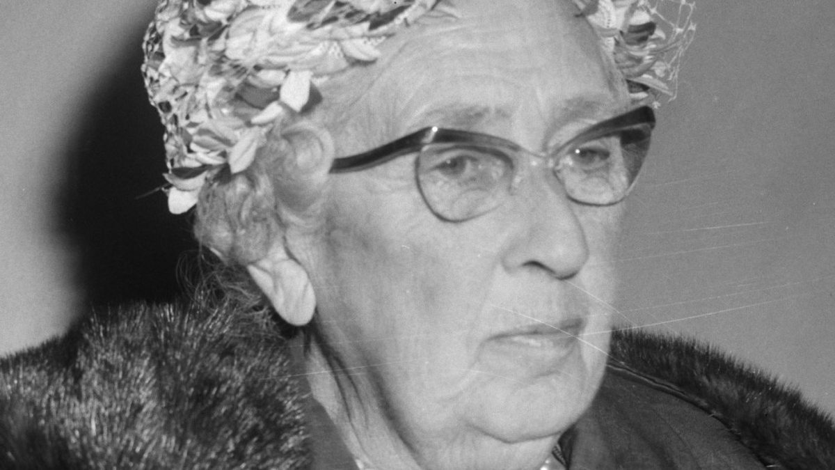 Scriitorii de legendă: ce făceau ÎNAINTE de succes