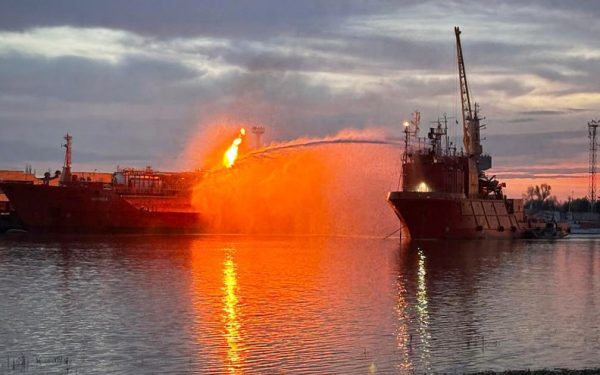 Atac Rusia: Incendiu la portul Izmail, lângă România