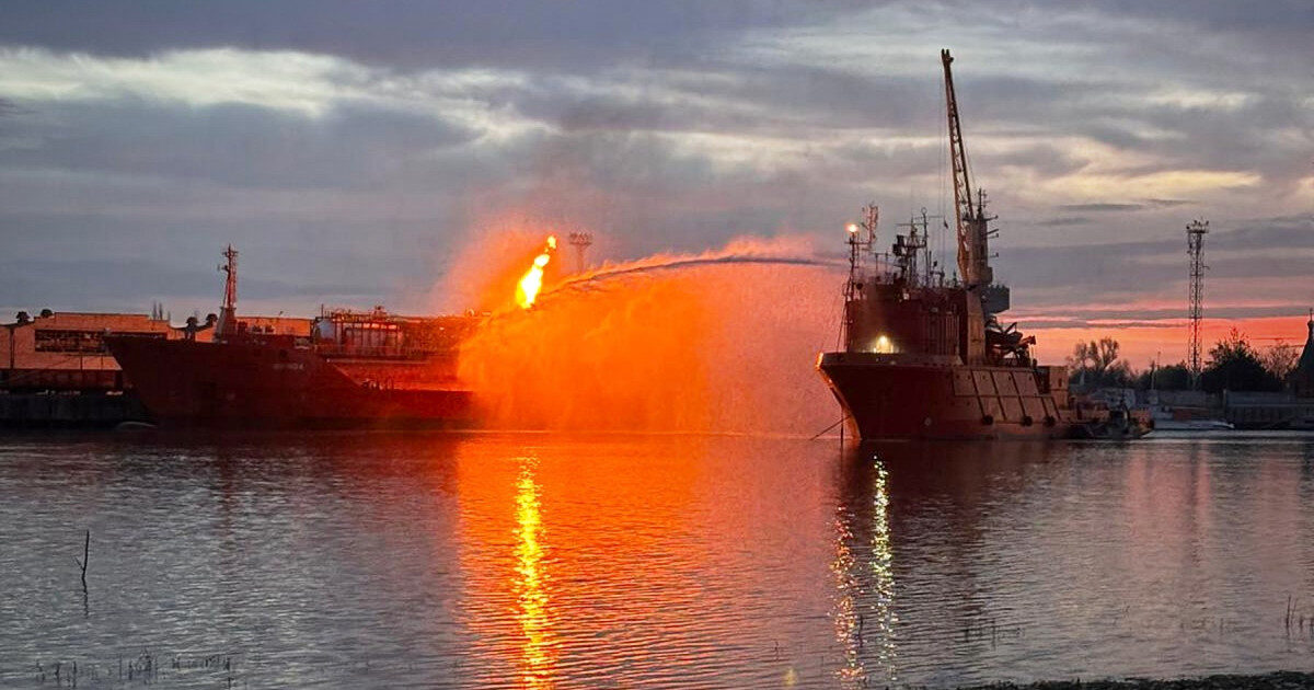 Atac Rusia: Incendiu la portul Izmail, lângă România