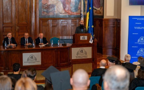 România: 3 din 10 joburi, calificare înaltă până-n 2035