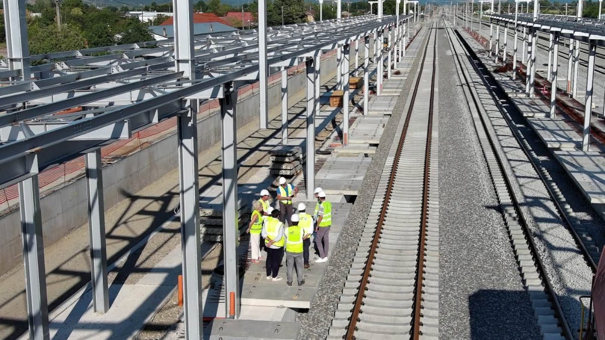 Cluj-Oradea: Calea ferată prinde viață, aproape gata pe loturi. Jaloane PNRR!