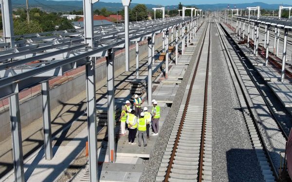 Cluj-Oradea: Calea ferată prinde viață, aproape gata pe loturi. Jaloane PNRR!