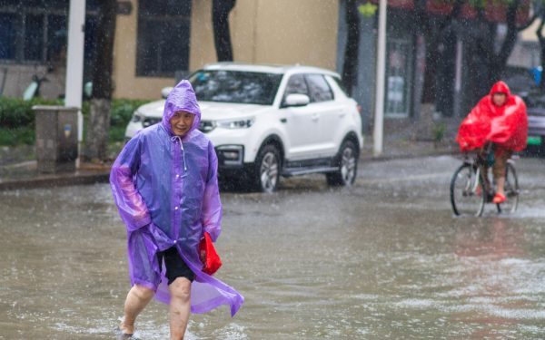 Dolphin a lovit China: un milion evacuați, sute de zboruri anulate
