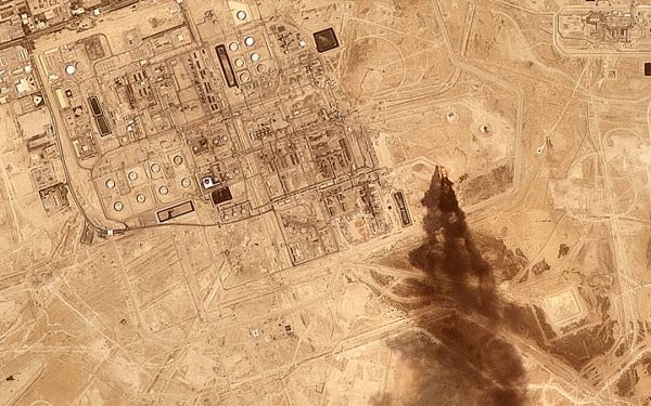 Houthis revendică atac asupra rafinăriei din Arabia Saudită