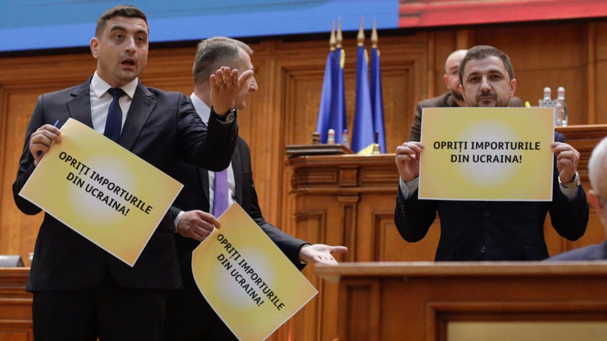 AUR copiază propaganda lui Putin în atacul la Nicușor Dan