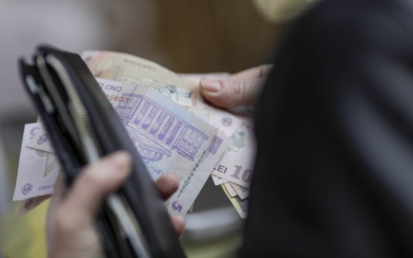 Bolojan: Suprataxarea privaților pentru salarii, o propunere iresponsabilă