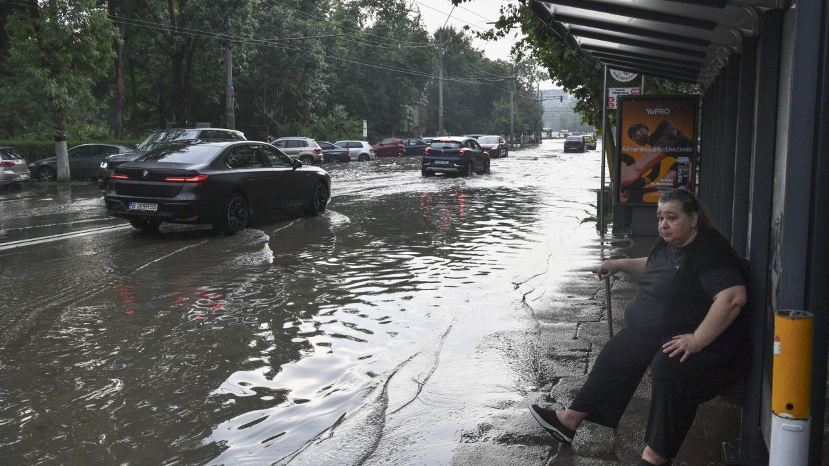 Bucureștenii plătesc taxa pe inundație: Apa Nova, impozit nou