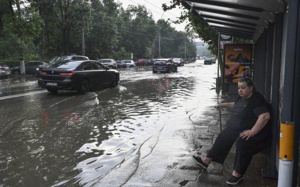 Bucureștenii plătesc taxa pe inundație: Apa Nova, impozit nou