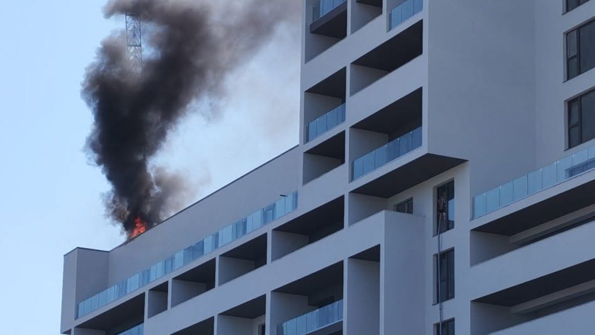 Incendiu flacără deschisă lângă Dedeman Ghencea. Martor: Arde tot