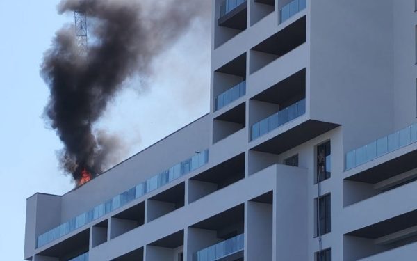 Incendiu flacără deschisă lângă Dedeman Ghencea. Martor: Arde tot