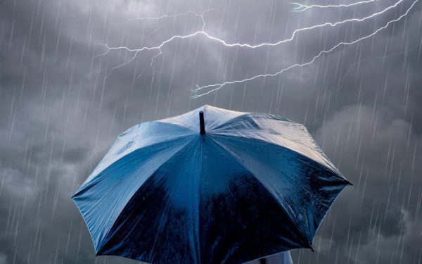 Cod galben: Ploi torențiale și vijelii anunțate de ANM în mai multe județe. Vremea în București