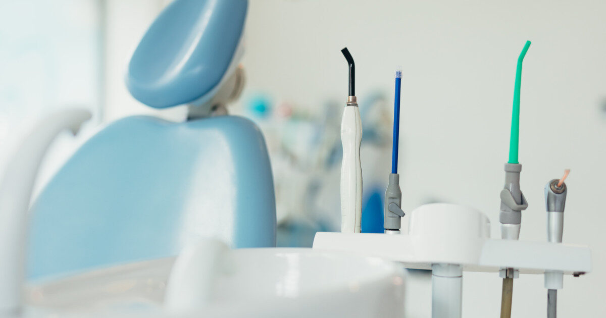 Exces de dentiști! Colegiul cere mai puține locuri la buget