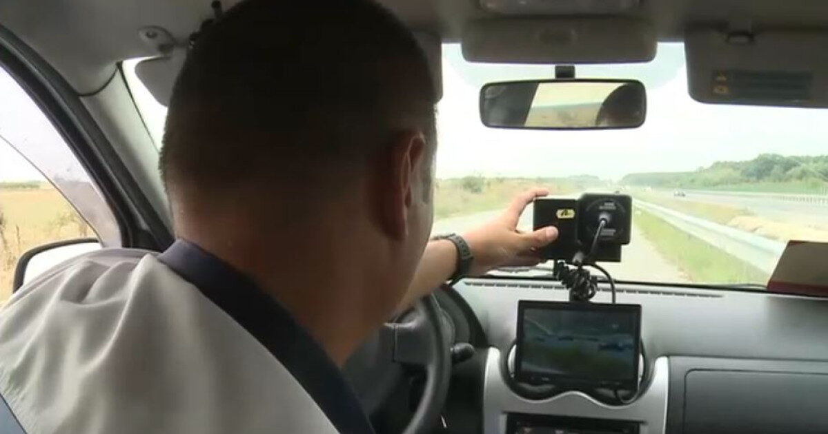 Șofer prins la 172 km/h: Tată mușcat de câine, polițiști șocați
