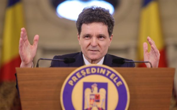 Nicușor Dan și criza politică: Soluții și calculele de la „abstract”