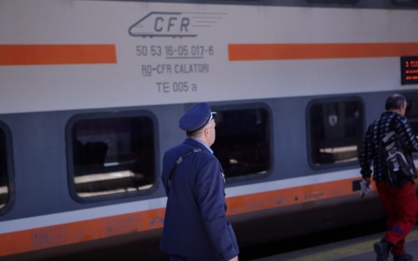 CFR SA, faliment iminent? Angajații, fără salarii, transportul feroviar blocat