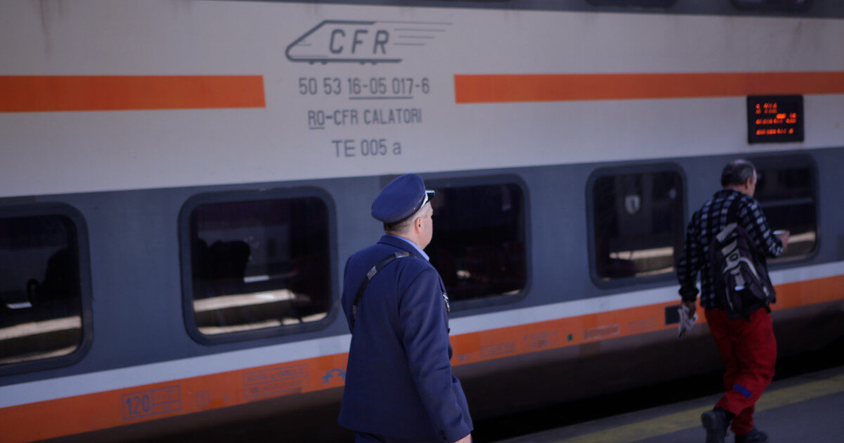 CFR SA, faliment iminent? Angajații, fără salarii, transportul feroviar blocat
