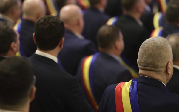 Blocaj în primării: mii de consilieri incompatibili din cauza unei legi noi
