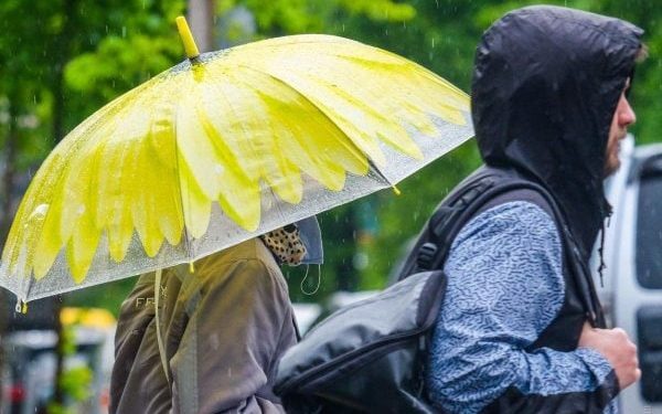 Ploaie torențială și vânt pe Ucraina. Gata cu canicula!