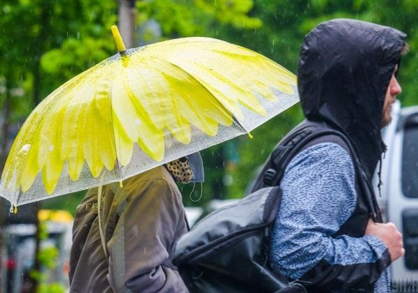 Ploaie torențială și vânt pe Ucraina. Gata cu canicula!
