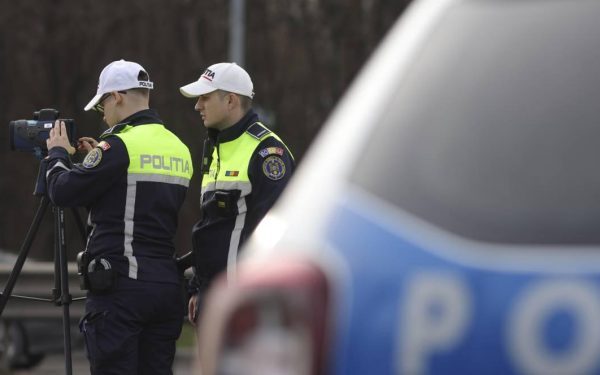 Radarul poliției: Ascuns după copac, e legal?